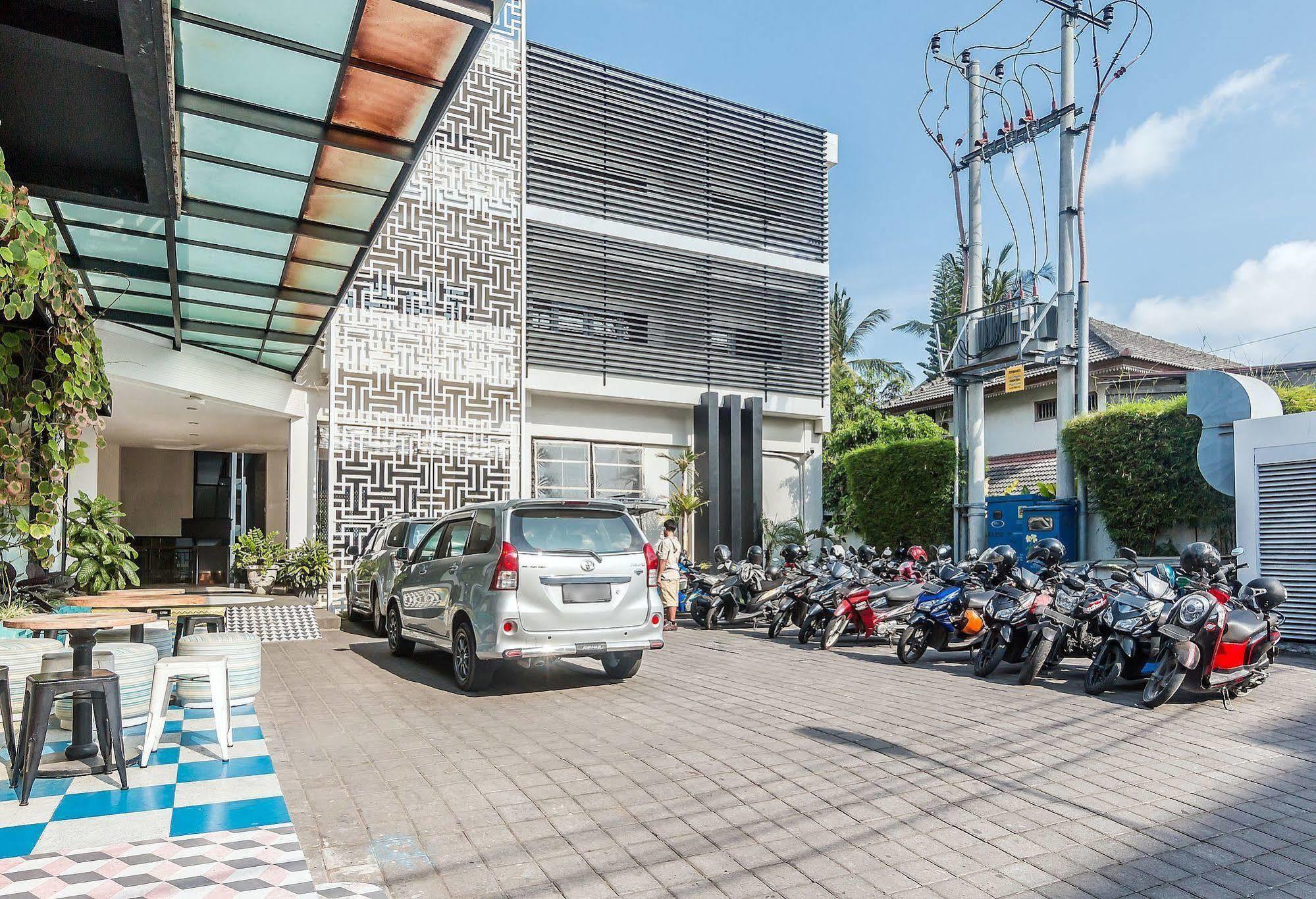 Zen Rooms Kuta Beach Poppies Lane מראה חיצוני תמונה