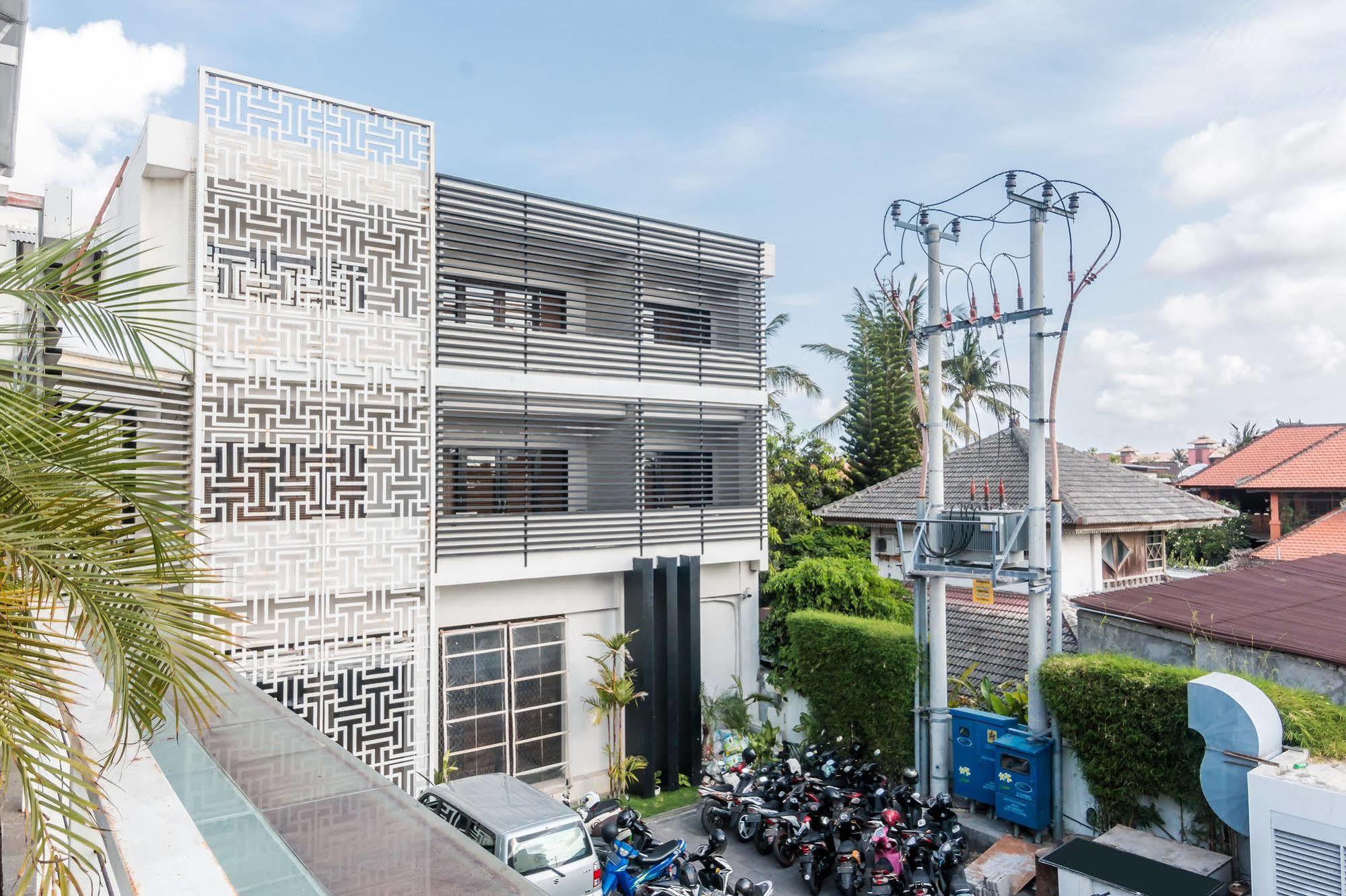 Zen Rooms Kuta Beach Poppies Lane מראה חיצוני תמונה