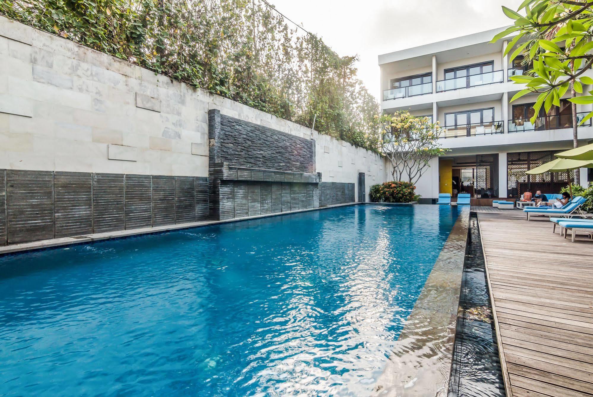 Zen Rooms Kuta Beach Poppies Lane מראה חיצוני תמונה
