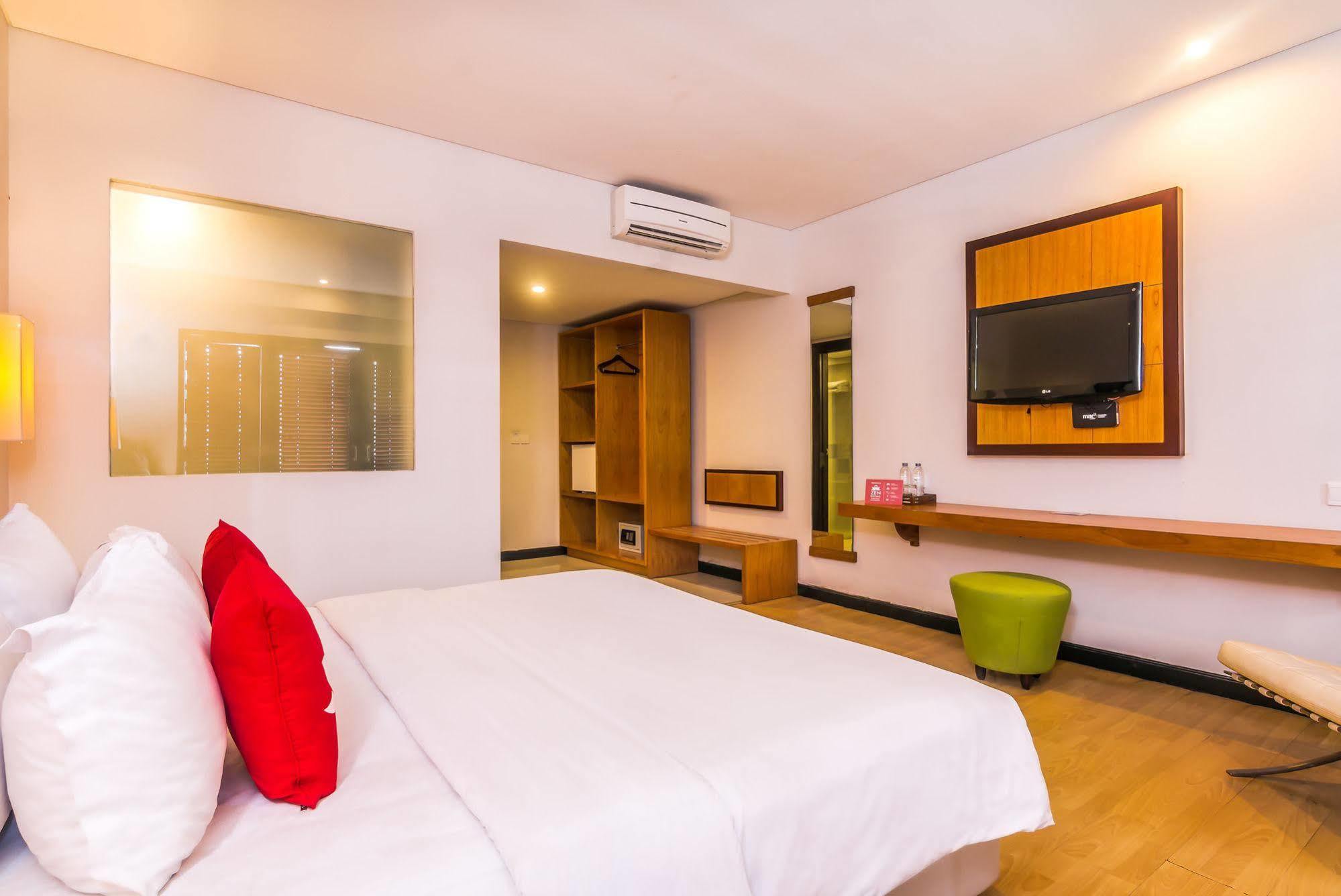 Zen Rooms Kuta Beach Poppies Lane מראה חיצוני תמונה