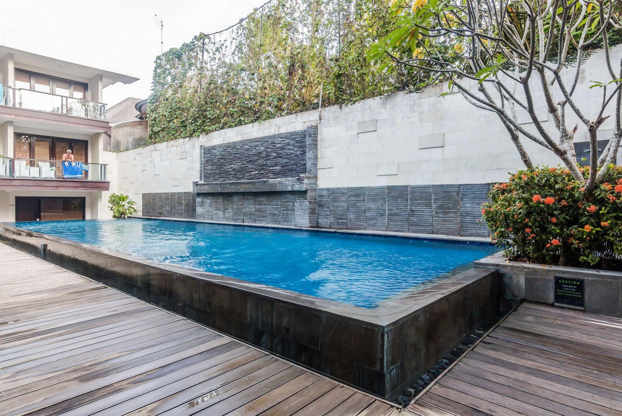 Zen Rooms Kuta Beach Poppies Lane מראה חיצוני תמונה