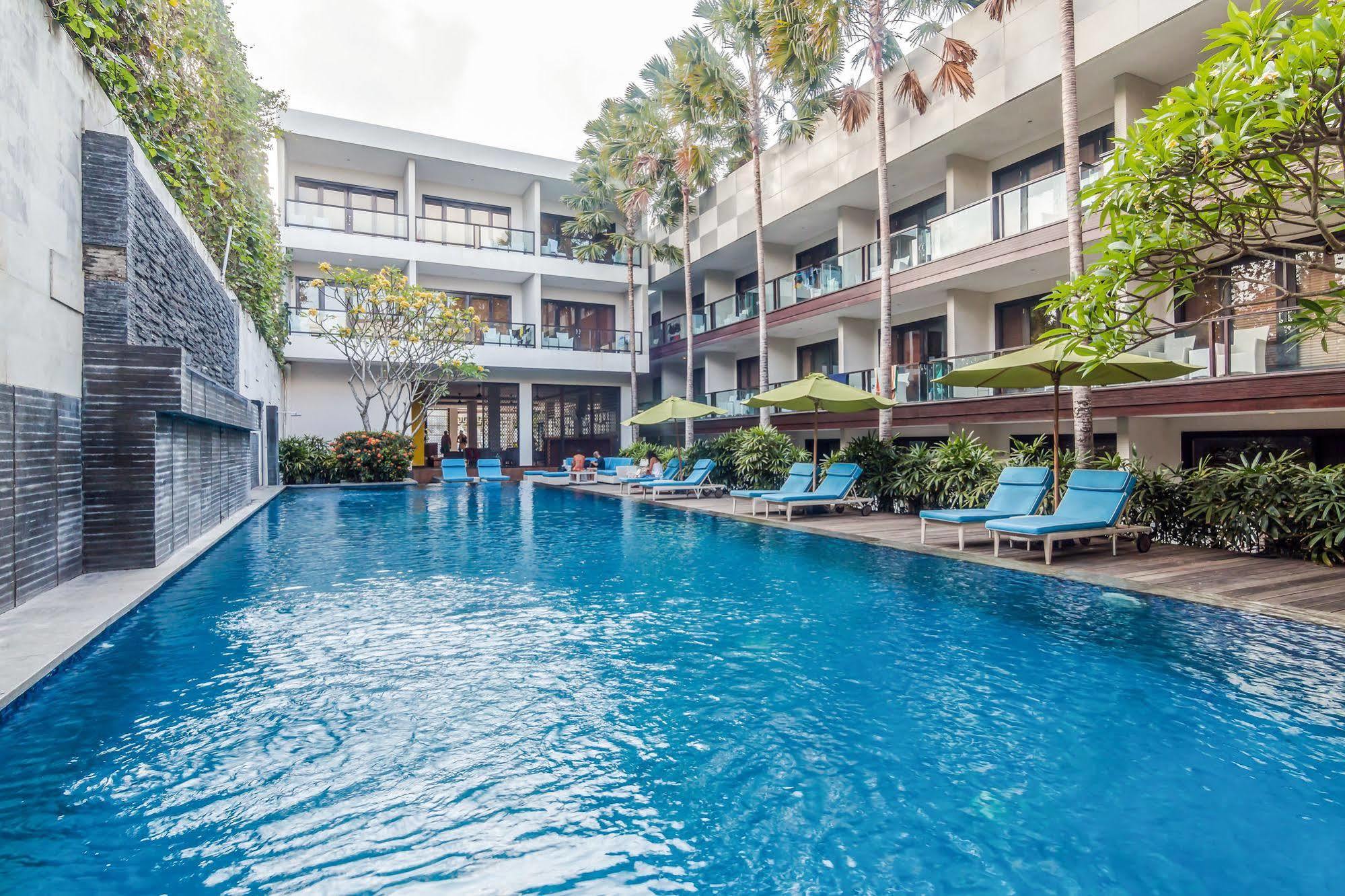 Zen Rooms Kuta Beach Poppies Lane מראה חיצוני תמונה