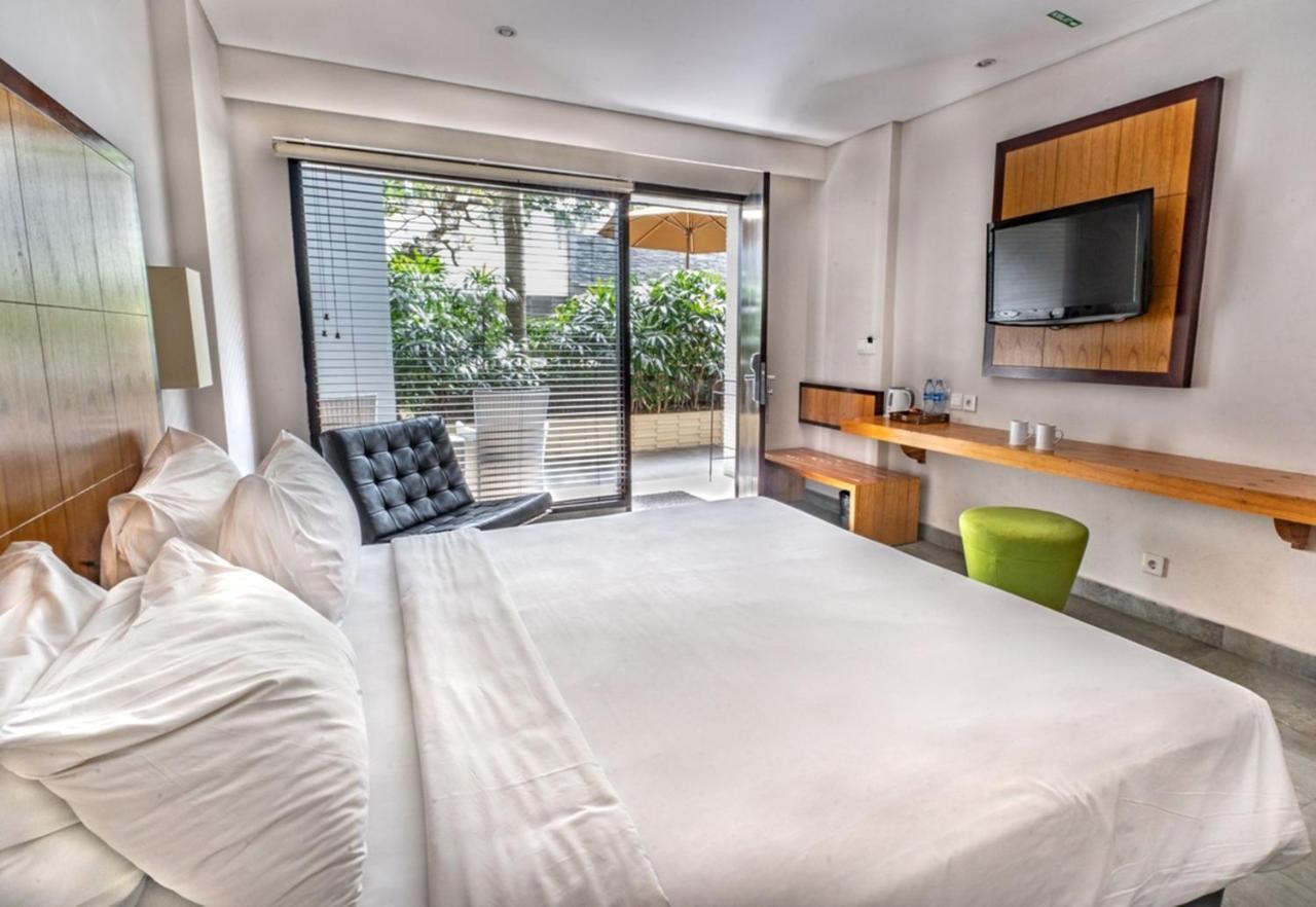 Zen Rooms Kuta Beach Poppies Lane מראה חיצוני תמונה